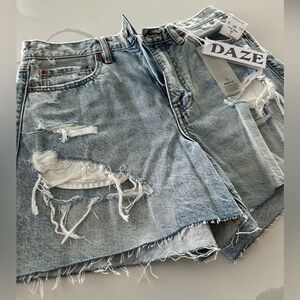 Daze Women's Distressed Jean Shorts - Light Blue